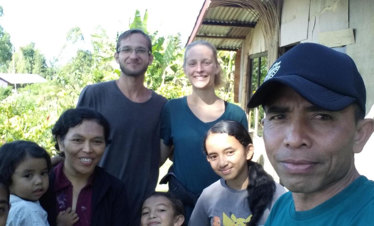 Karleta Homestay Ruteng Exterior foto